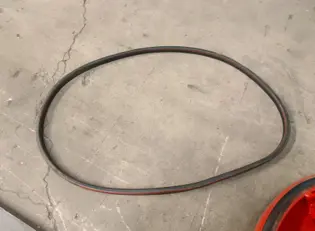 Manhole cover rubbler