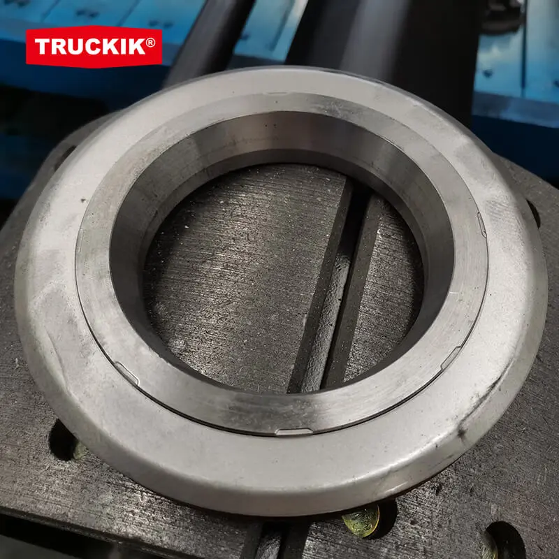 油封座