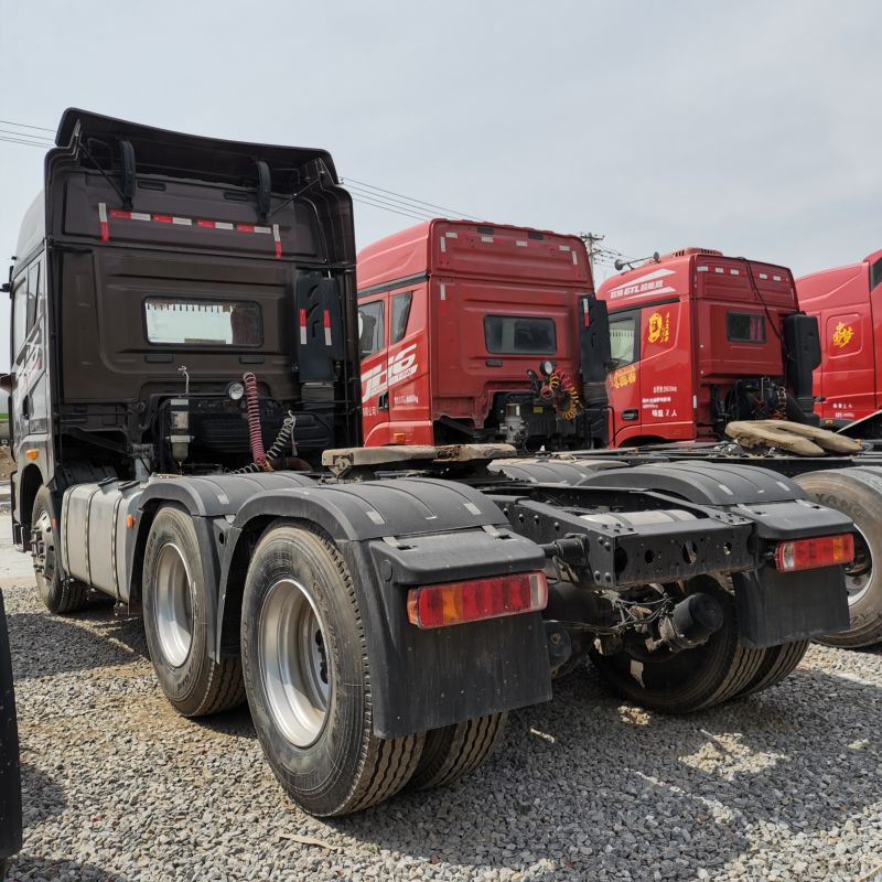 used tractor truck for sale from China FAW 400bhp 6X4