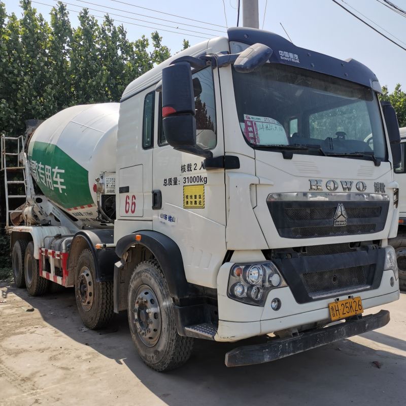 Used concrete trucks 2020 Sinotruck HOWO 16 cbm truck mixer good condition
